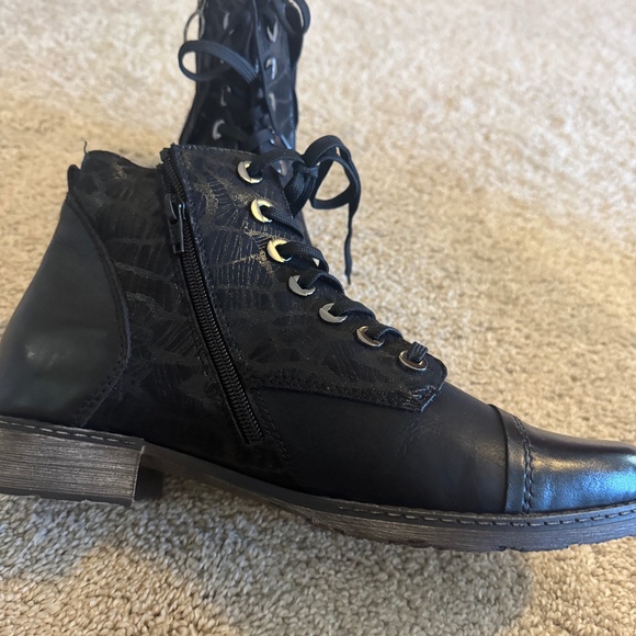 Remote ankle boots brand new - Picture 1 of 4